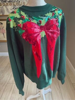 NWOT! QUEEN OF SPARKLES Dark Green Sequin Wreath and Bow Sweater
